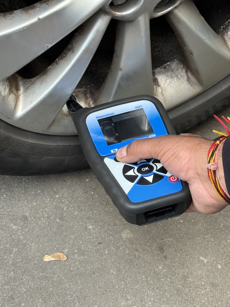 Tyre fitting photo from Nil's Tyre Services